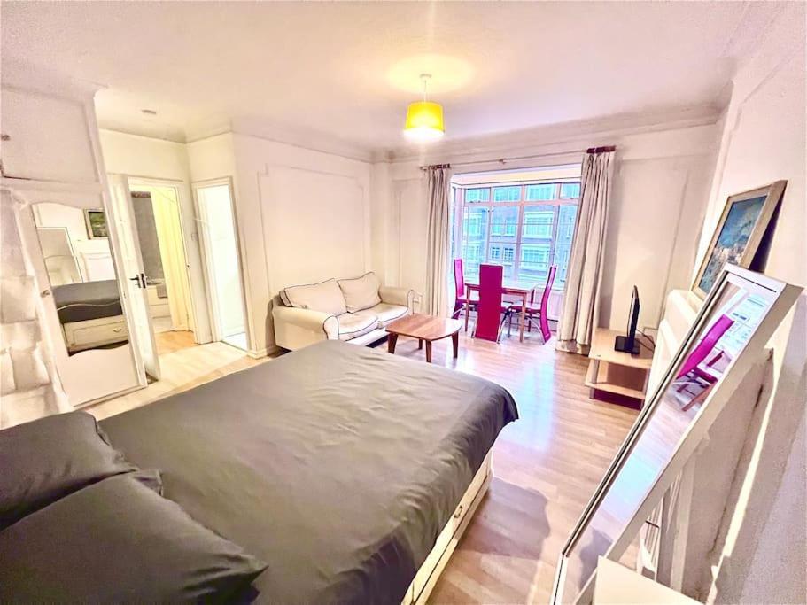 King-sized Studio, 6th floor + lift, Regent’s Park Londen Buitenkant foto