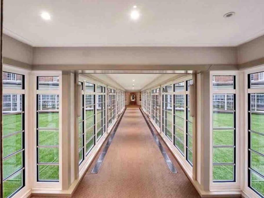 King-sized Studio, 6th floor + lift, Regent’s Park Londen Buitenkant foto