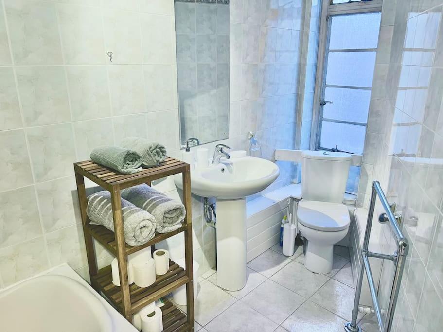 King-sized Studio, 6th floor + lift, Regent’s Park Londen Buitenkant foto