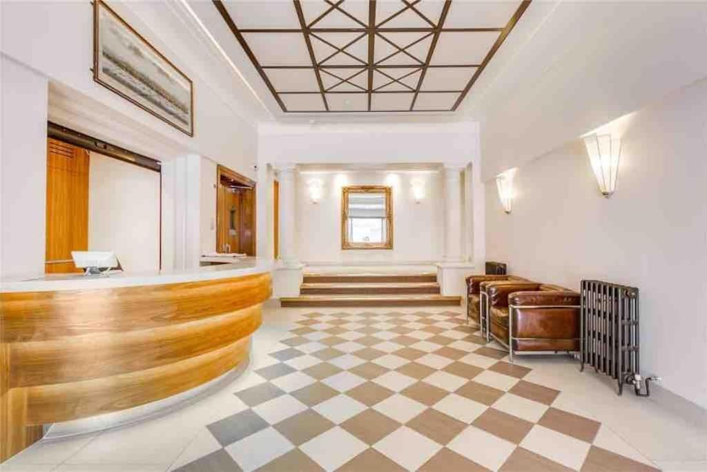 King-sized Studio, 6th floor + lift, Regent’s Park Londen Buitenkant foto