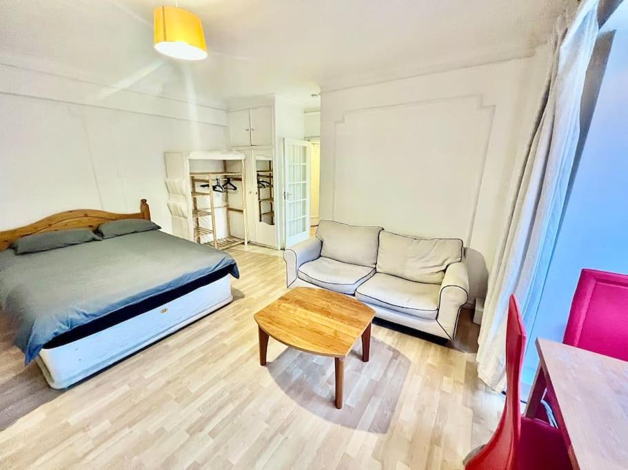 King-sized Studio, 6th floor + lift, Regent’s Park Londen Buitenkant foto